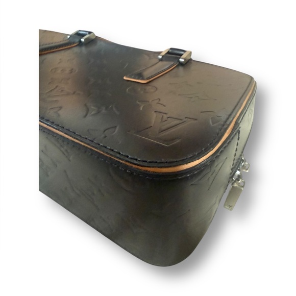 Louis Vuitton Monogram Mat Shelton - Picture 5 of 14